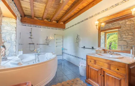 Captivating stone property in France, the Limousin - Your dream home awaits! , € 380,675, 364 m, 15000 m