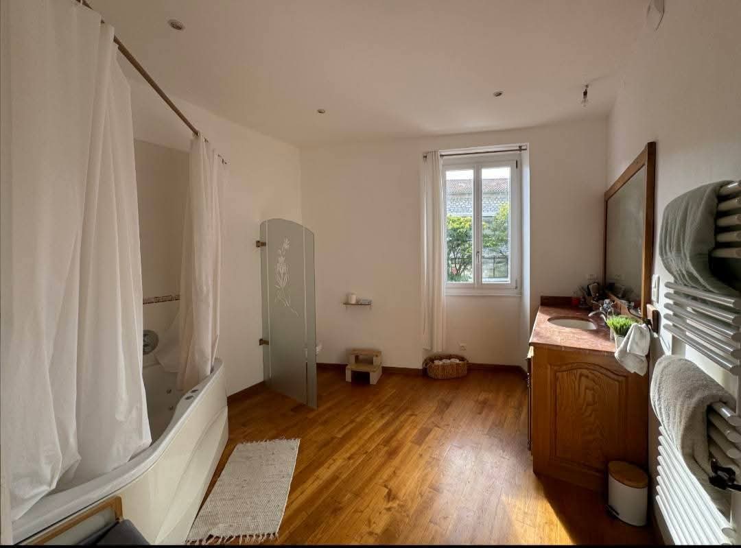 Maison familiale de caractère 210 m² – DPE A – 4 chambres – jardin & garage