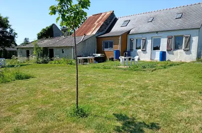 House with Outbuildings – Peaceful Setting