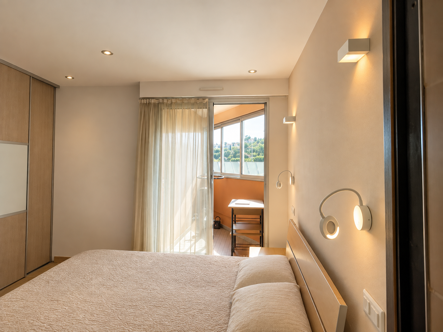 NICE – JUST STEPS FROM THE SEA, STUNNING 5-ROOM APARTMENT WITH LARGE TERRACE