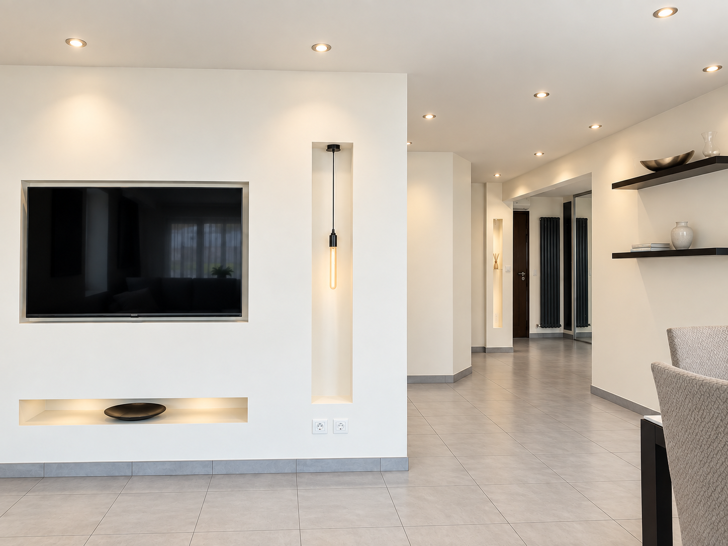 NICE – JUST STEPS FROM THE SEA, STUNNING 5-ROOM APARTMENT WITH LARGE TERRACE