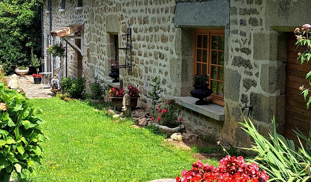 Propriété en Pierre Captivante dans le Limousin – Votre Maison de Rêve Vous Attend !